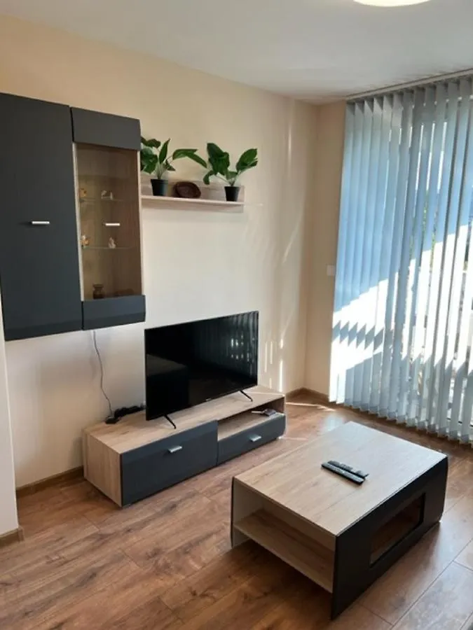 Daire Апартамент Комфорт, Близо До Летището Sofya